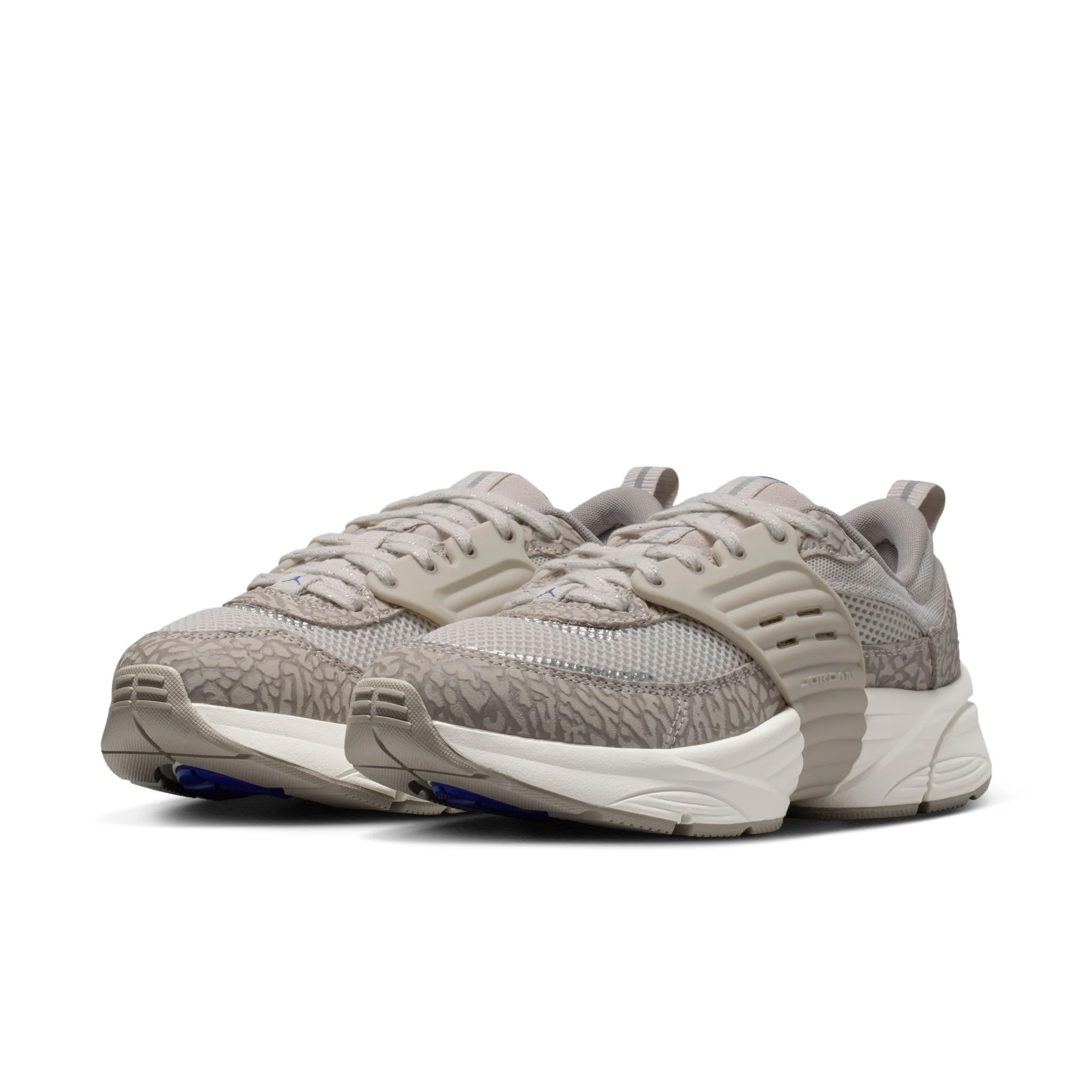WMNS JORDAN TRUNNER O/S - GAMMA GREY - Image 2
